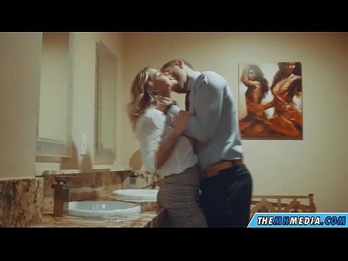 ❤️ Nigbati bilondi ti oyan ba tan ọ ni yara isinmi ti gbogbo eniyan si wa